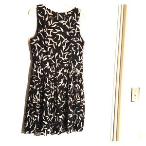 GAP black white print sleeves dress pleated Sz 10